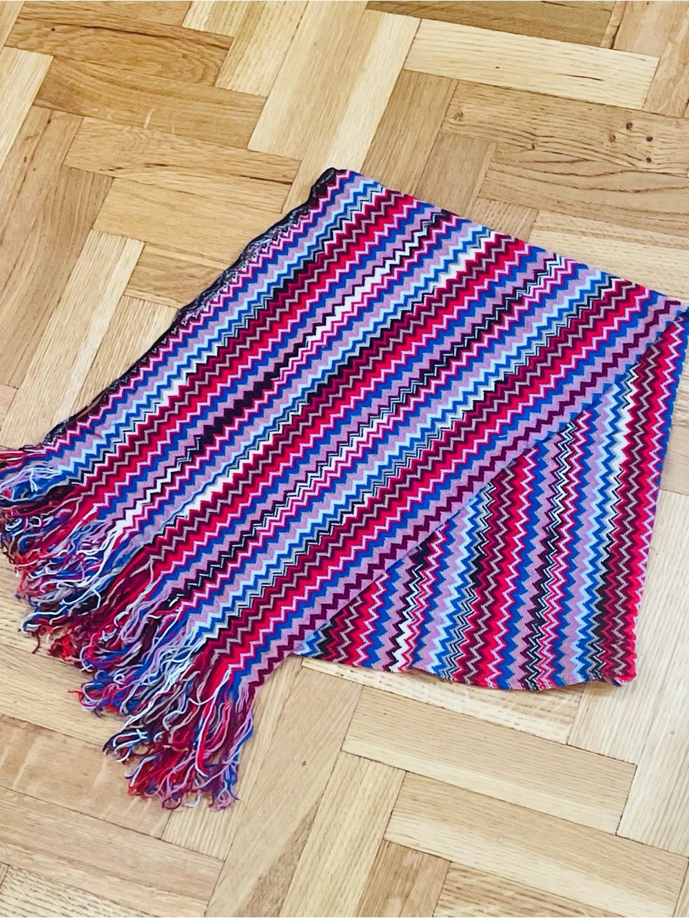NWOT~MISSONI~Zigzag Fringe Scarf/Shawl, 70"x25", Pink/Red Multi - Picture 6 of 6